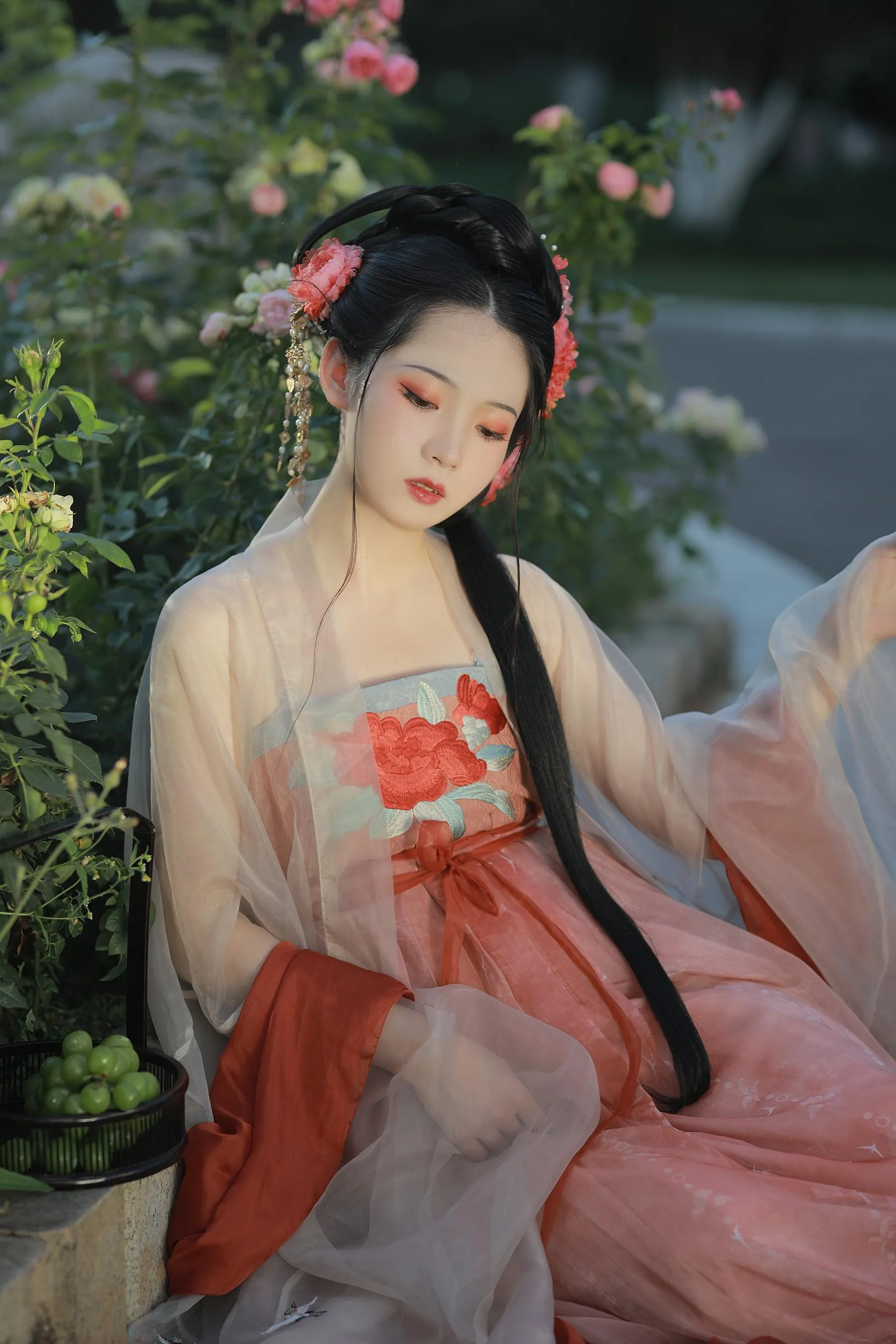 [YITUYU艺图语]2022.09.06 美人迈兮音尘阙 落花人独立 [34P]插图5